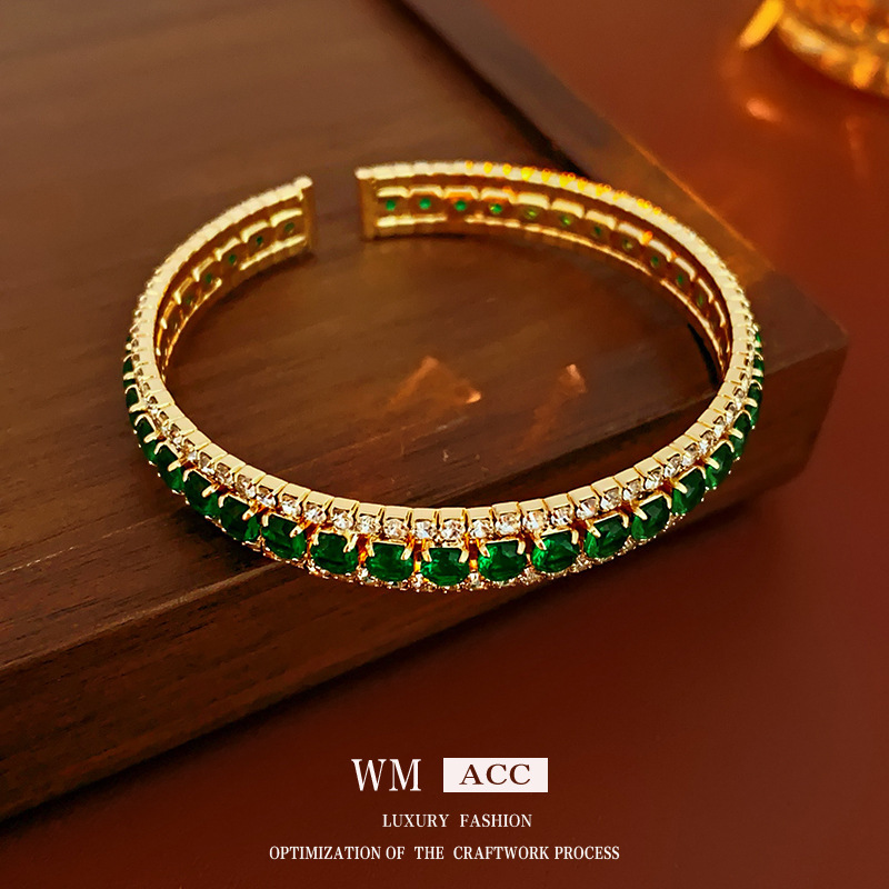 35 pulsera abierta con diamante cuadrado