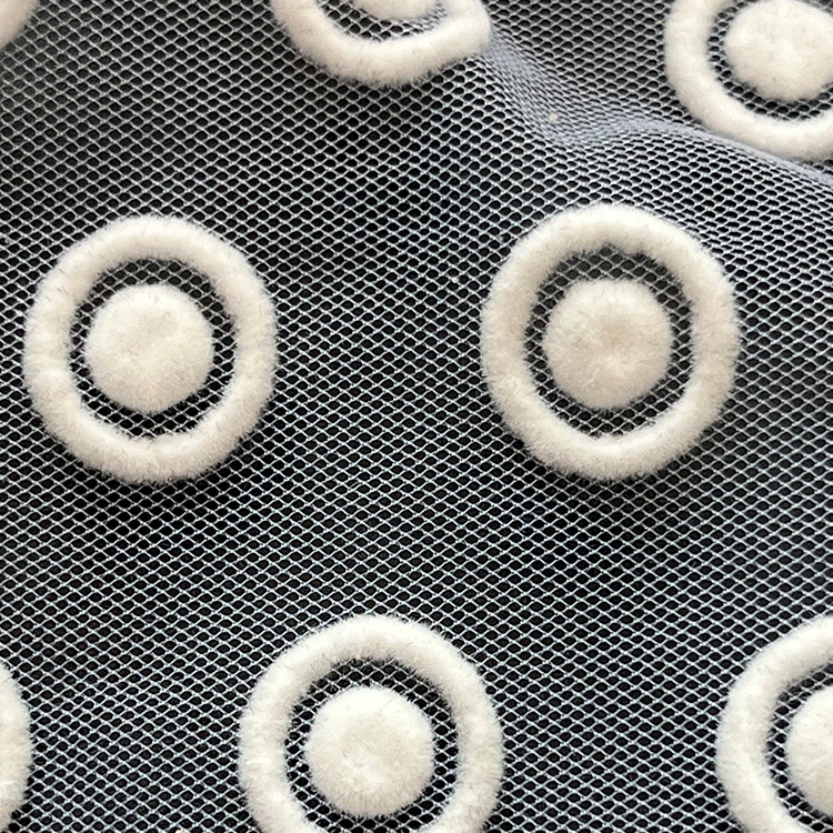 2025 nuevo proceso de malla de malla de malla blanca en relieve de malla de malla de malla de malla de primavera y verano de ropa infantil de niñas tela