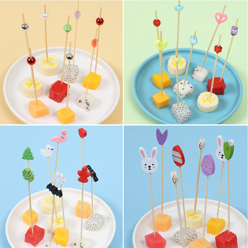 Frutas desechables lindas pequeñas flores frescas coloridas postre sushi hamburguesas de arte frutas bambú palo al por mayor