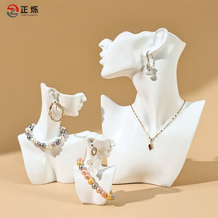 Half Face Head Mold, Half Face Abstract Jewelry Head Mold, Necklace Model, High-End Shooting Display Props and Jewelry