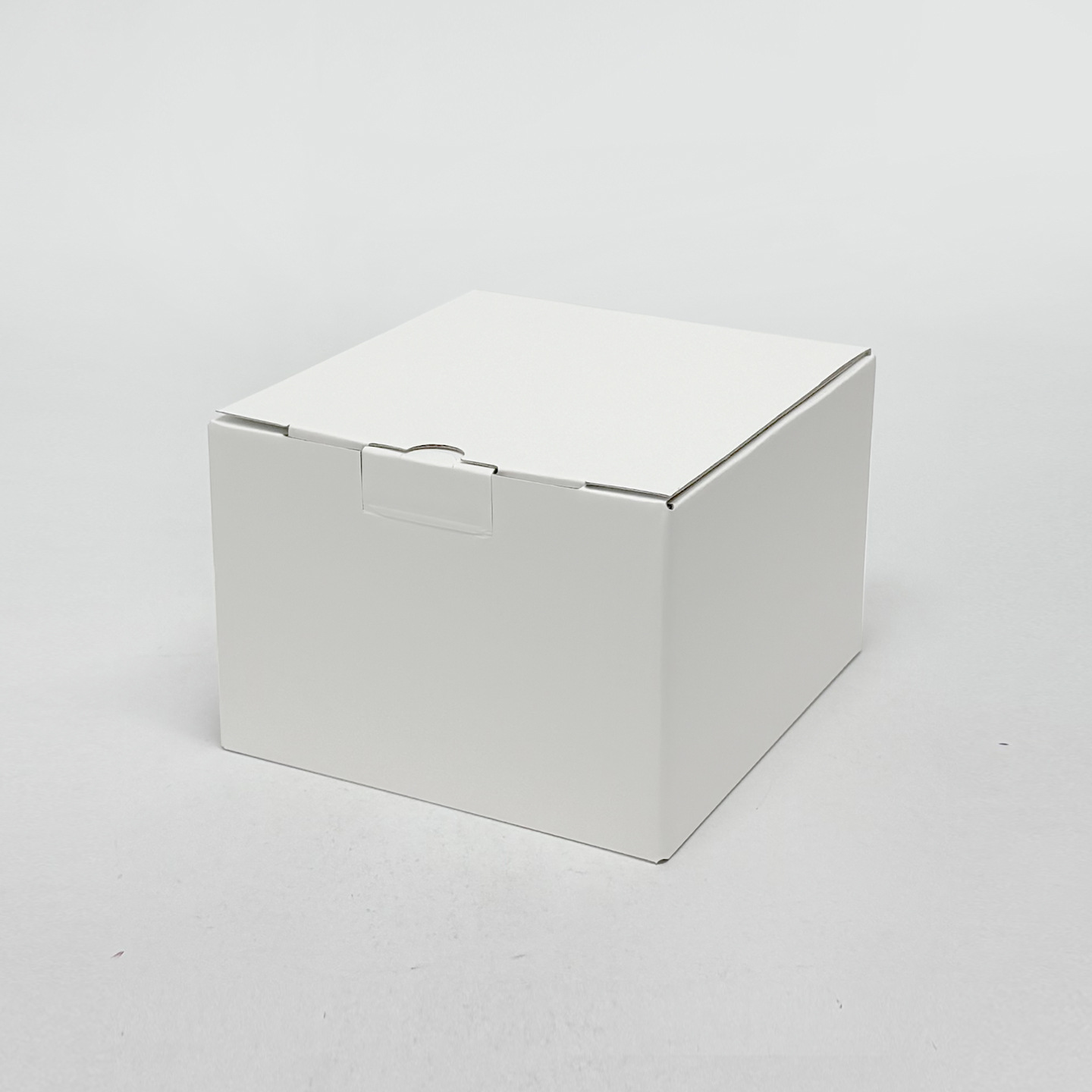 在庫ありの高級中型黒色ラミネート加工耐傷防水野球帽包装箱、白底耐圧ギフトボックス、宅配ボックス