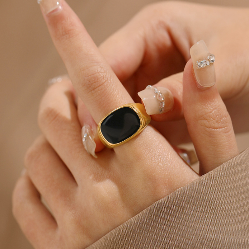 INS estilo frío anillo de acero de titanio simple gemas negras europeas y americanas anillos de pareja joyas comercio exterior al por mayor