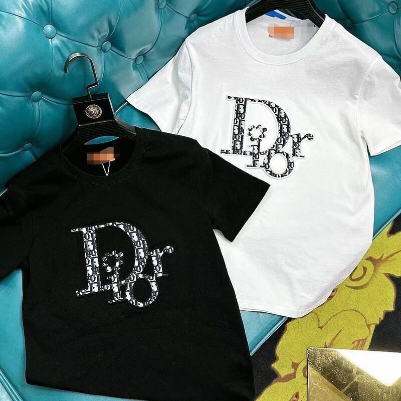 Dijia's Best-Selling Embroidered Patches, Fashionable and Versatile T-Shirts for Both Men and Women