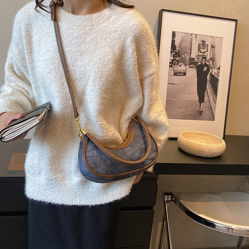 This year's popular texture niche design bags 2024 new women's bags fashion versatile crossbody bag single shoulder armpit bag