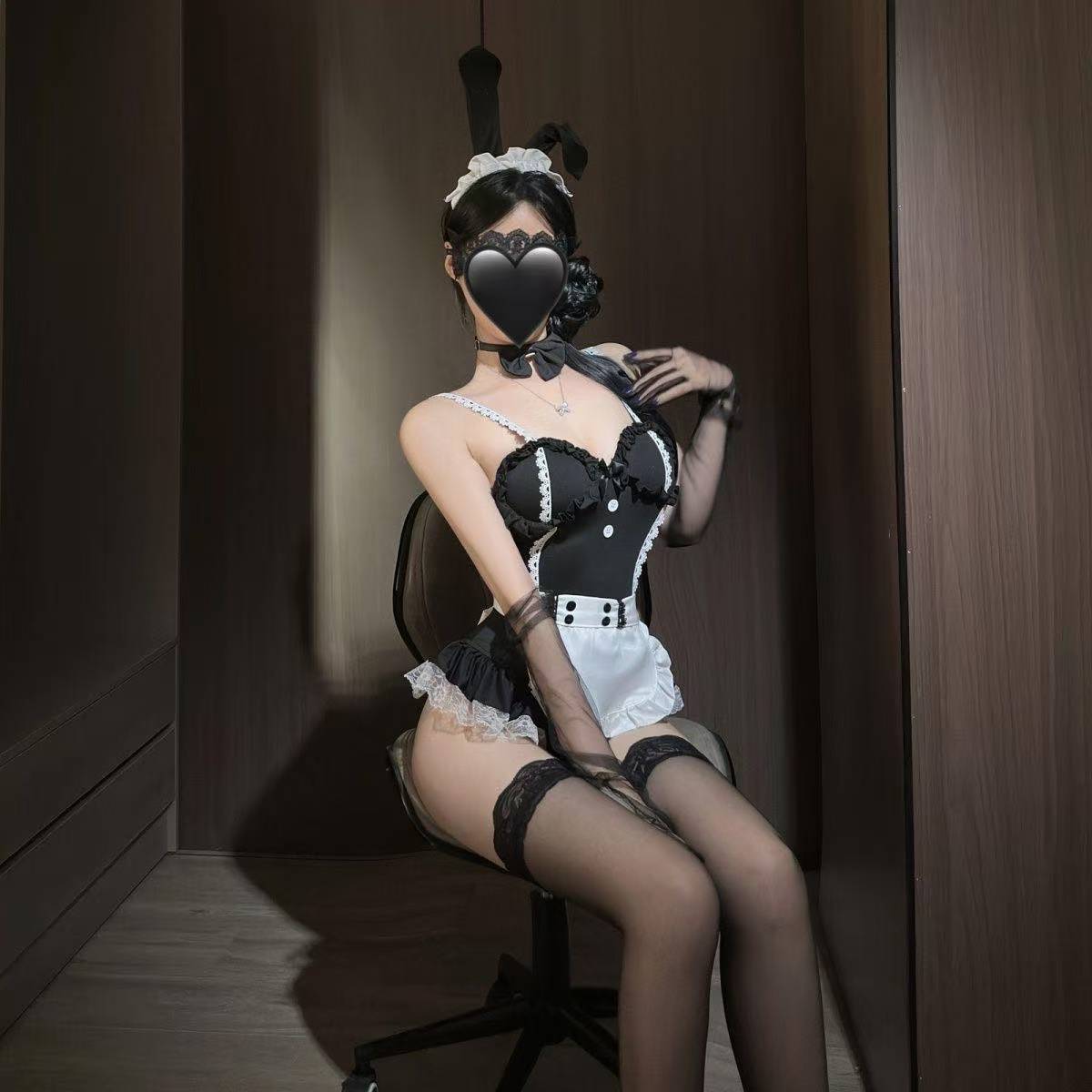 Maid Roleplay Lingerie Set with Underwire Push-Up Top, Garters and Gloves — detail image 3