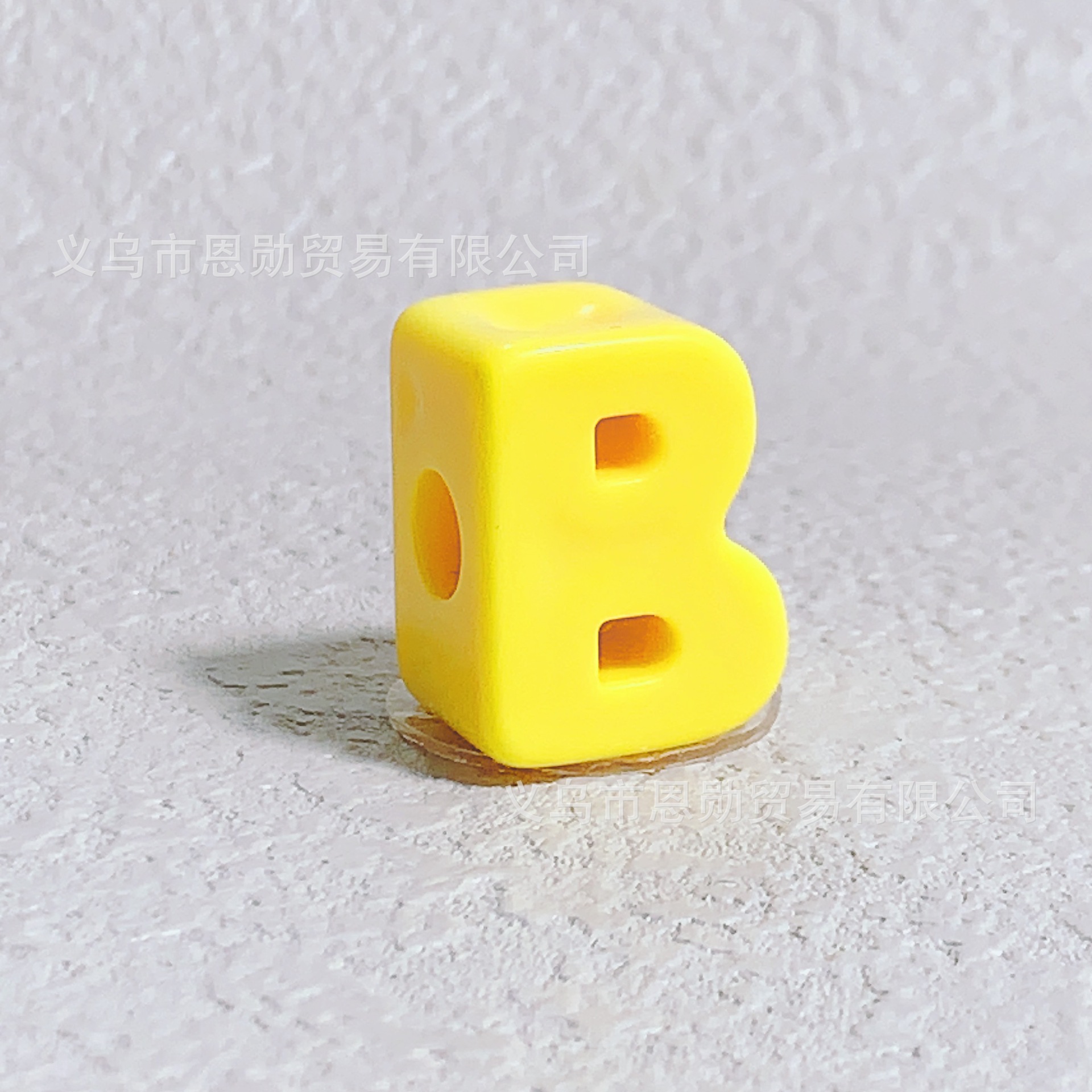 B (yellow)