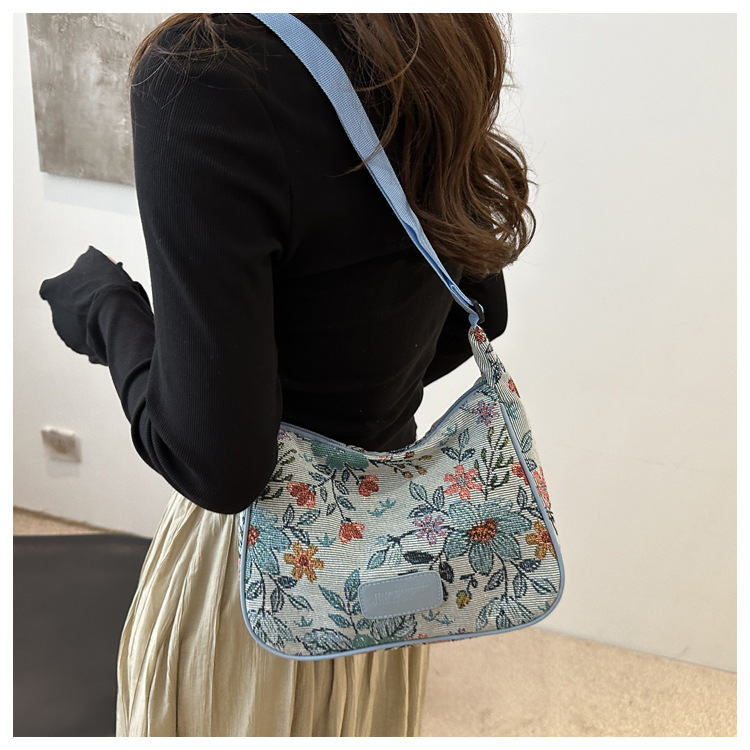 Popular fashion, simple, large-capacity printed trend 2024, fashionable patchwork canvas single-shoulder bag, small square bag, women's bag, trendy undefined
