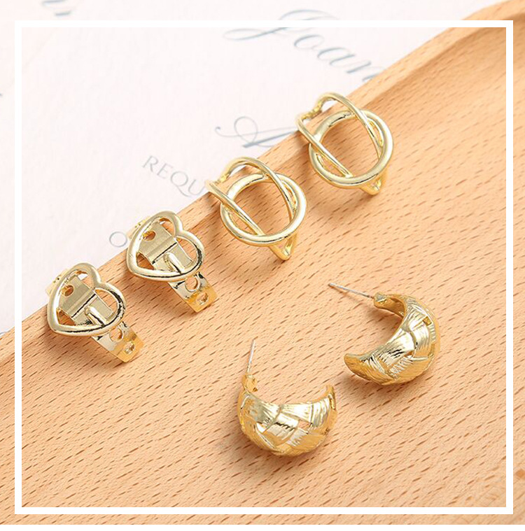 Retro C Shape Metal Earrings display picture 4