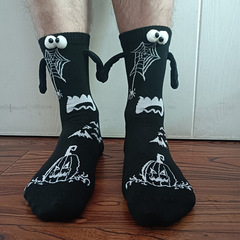 アマゾンはハロウィーンに手をつないで靴下をつないでいるカップルの磁石が手を吸ってかわいい手をつないでいるクリスマス靴下に差がない