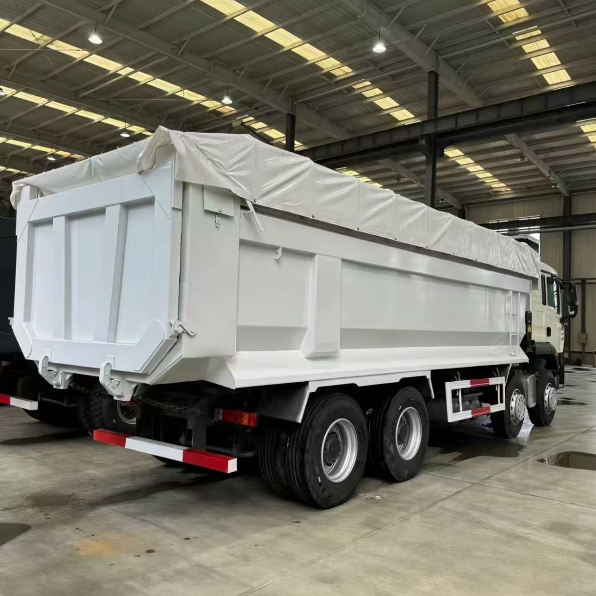 Cross-border Sinotruk HOWO TX Dump Truck, High Horsepower, Left and Right Steering Options, Mining Sand and Gravel Transport Tipper Truck