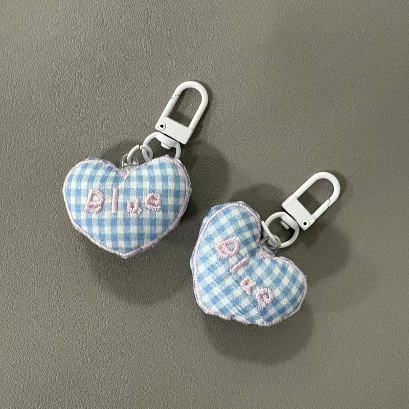Corazón encantador de la niña cuadrícula amor llavero colgante tela amor broche ropa accessorios zapatos calcetines diy