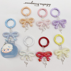 蝶結びのキーホルダーのカバンはスプリングを掛けてdiyのアクセサリーの部品を掛けます。