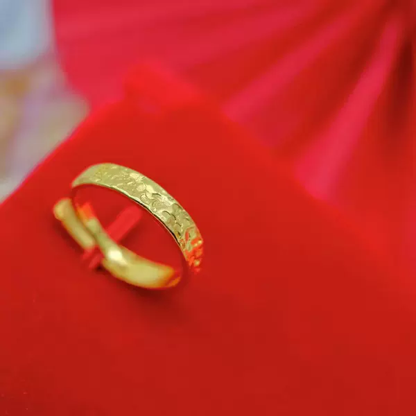 Broken ice matte gold ring opening