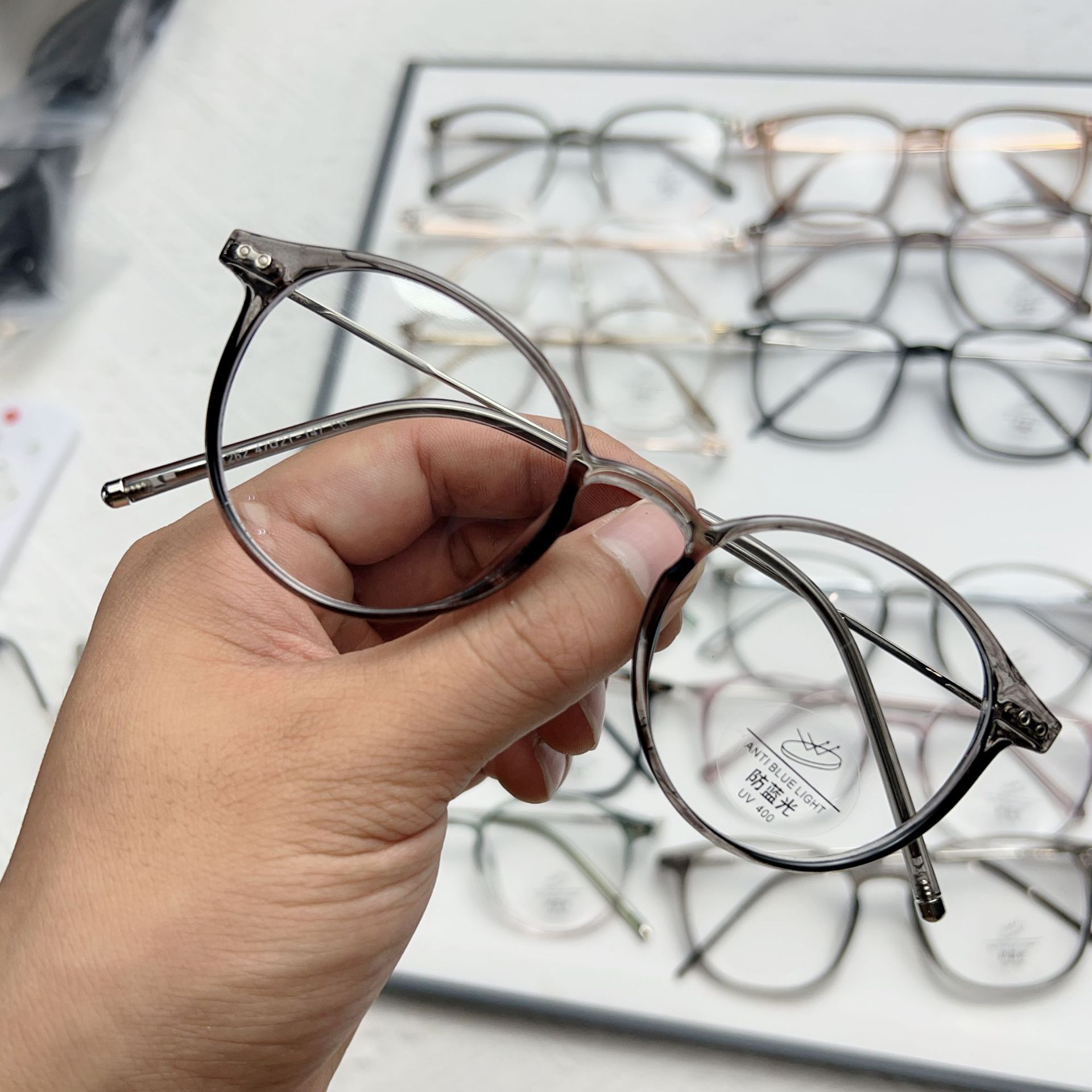 丹陽金ゴムブルーレイ防止合金TR90ネット赤レトロ素顔楕円グラデーション平光鏡放射線防止メガネフレーム