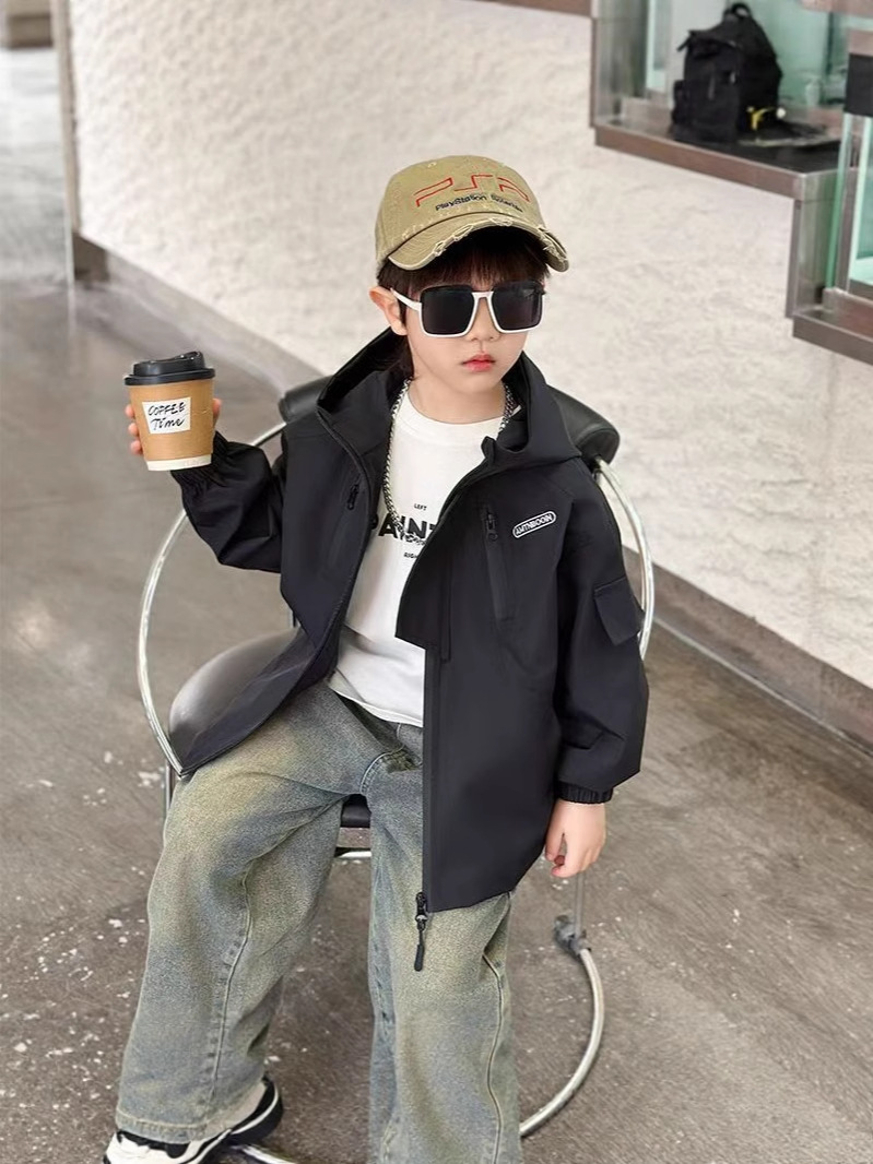 Chaqueta de primavera y otoño de los niños 2025 nueva ropa de asalto de primavera para niños pequeños y medianos niños delgados guapo y elegante