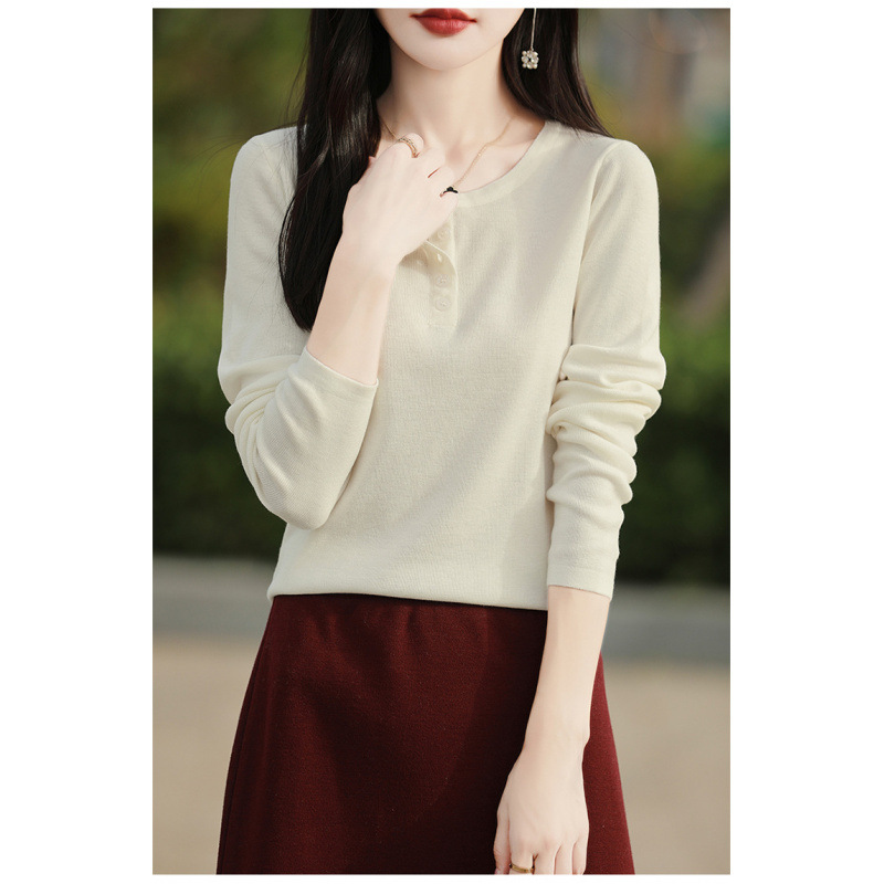 Woolen base body-friendly knitted sweater with a round collar