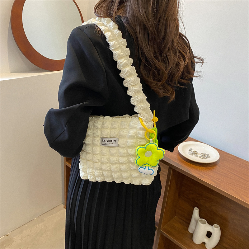 Femmes Petit Peluche Couleur Unie Mode Carré Fermeture Éclair Sac Bandoulière display picture 4