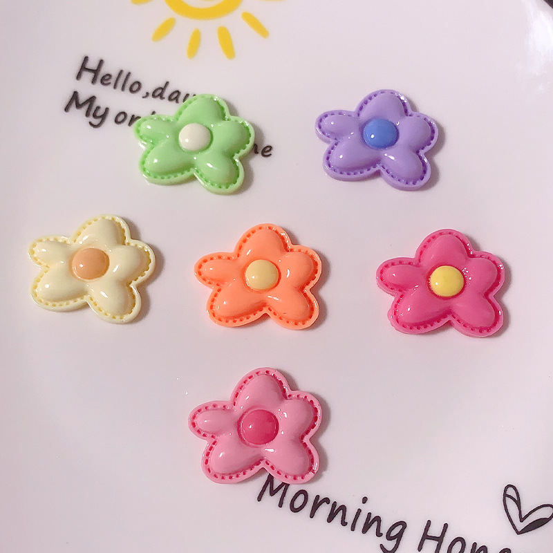 Pequeño tamaño diy flor de dopamina accesorios de resina crema para el cabello taza de agua pegada agujero zapatos colgantes hechos a mano al por mayor