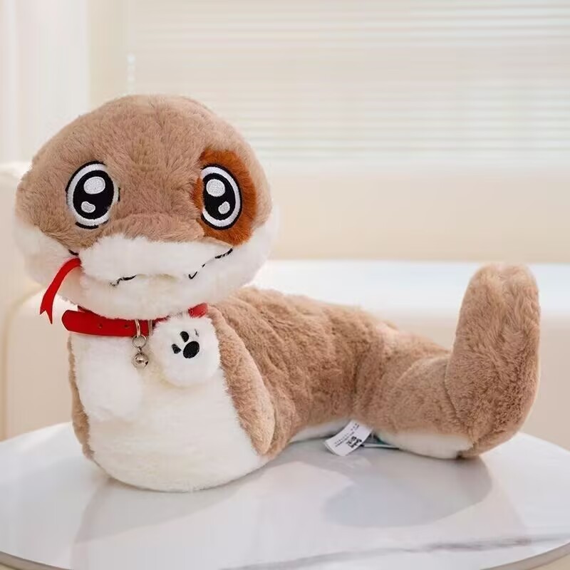 サツマイモと同じ蛇の赤ちゃんのぬいぐるみの赤ちゃんの誕生日プレゼントバレンタインデーの彼女がプレゼントします。|undefined