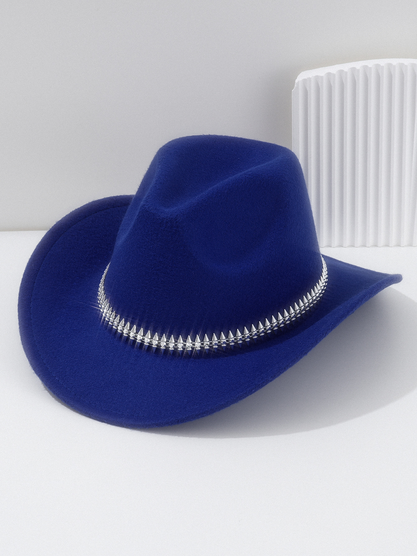 Cappello da cowboy bianco in feltro per donna con borchie spina_voghion.com