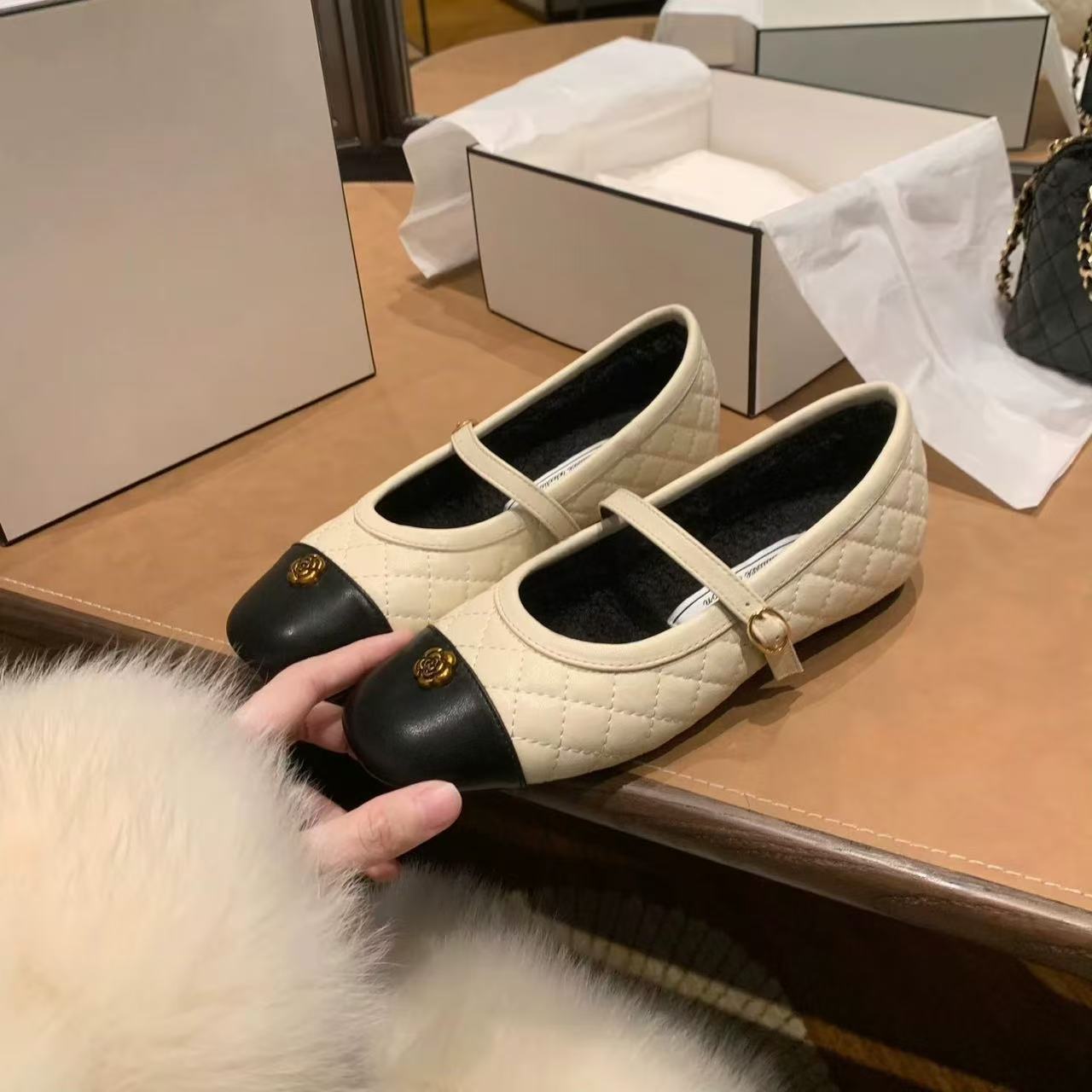 Summer elegant slip-ons, lightweight fashionable wear-resistant non-slip Mary Jane shoes, spring 2026 collection, Korean style, adjustable strap, height increasing