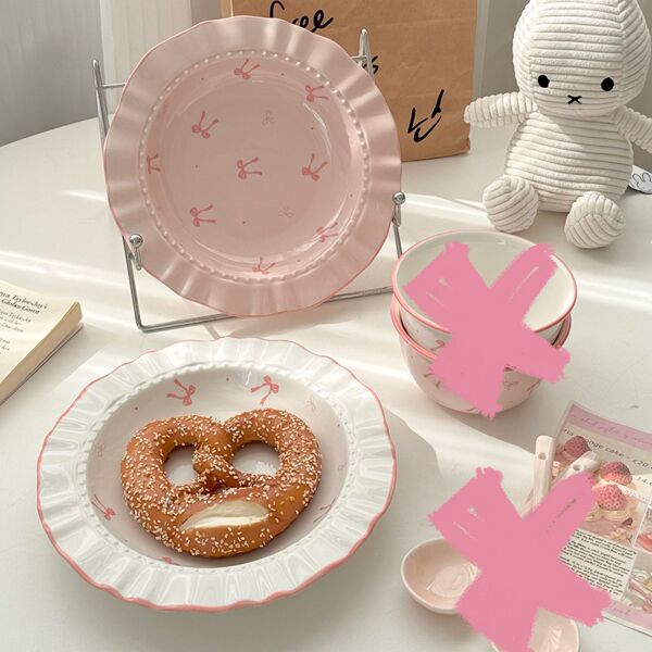 Ceramic tableware with bow