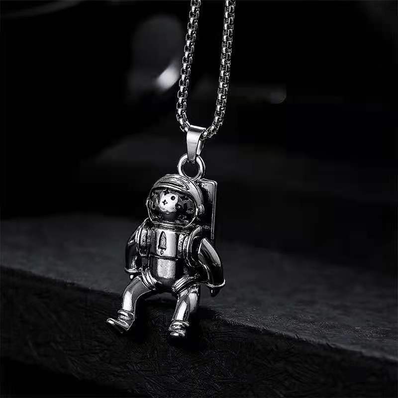 Instagram Backpack Astronaut Necklace Men's Removable Astro Pendant Versatile Sweater Chain Accessories Women_voghion.com
