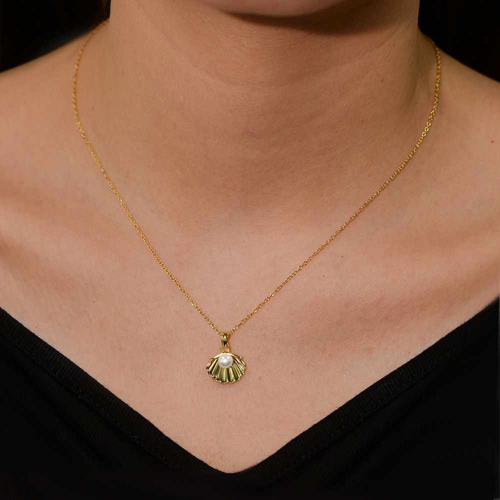 S925 plata de ley chapada en oro de 14K collar de concha de perla de oro temperamento elegante femenino europeo y americano ins diseño de nicho sentido cadena de clavícula