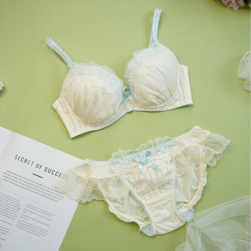 Japanese-Style Sweet Lace Wireless Comfortable Large Size Side-Gathering Bra Set for Women Full Cup