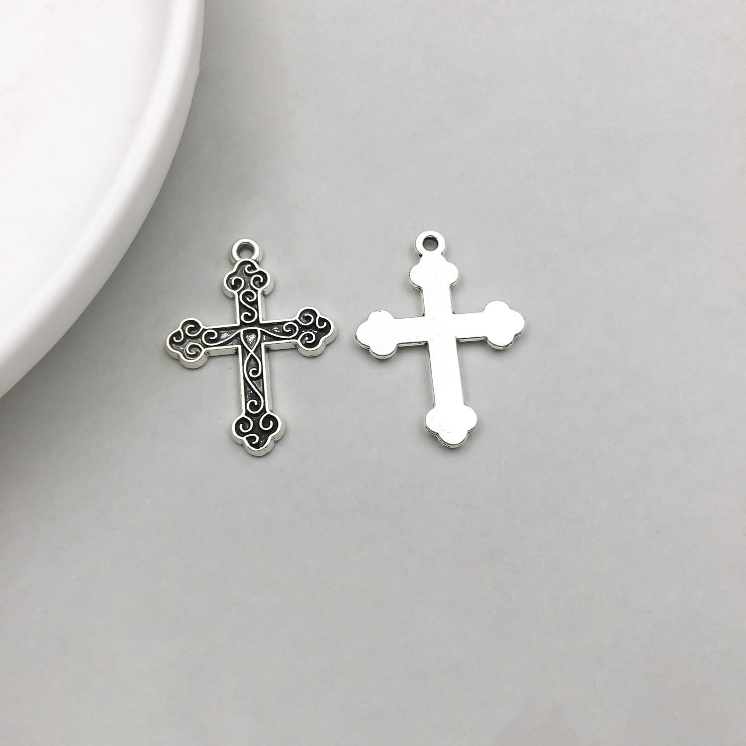 1 Nueva antigua aleación de plata Cruz serie simulación amor Cruz colgante DIY accesorios de la joyería
