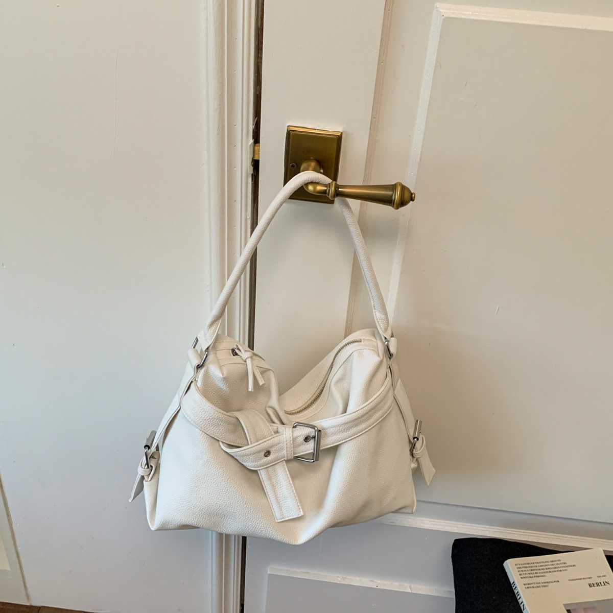 Bolsa de cubo de gran capacidad de sensación cotidiana texturas retrógradas mochila de hombro de viaje de moda bolsa de mano casual image 4