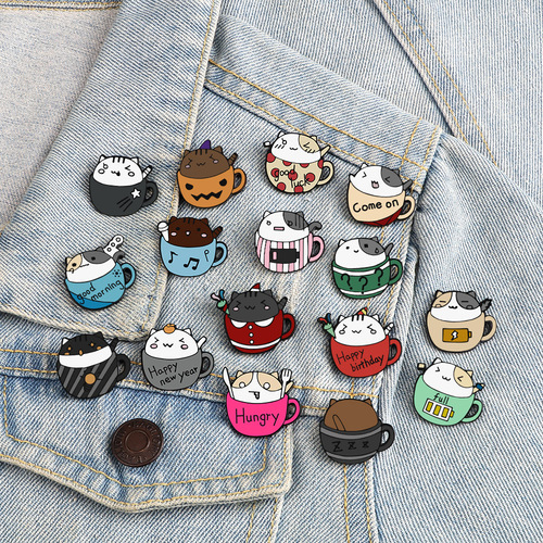 Cross-border funny alternative tea cup inside the world brooch creative pin badge cute couple gift badge
