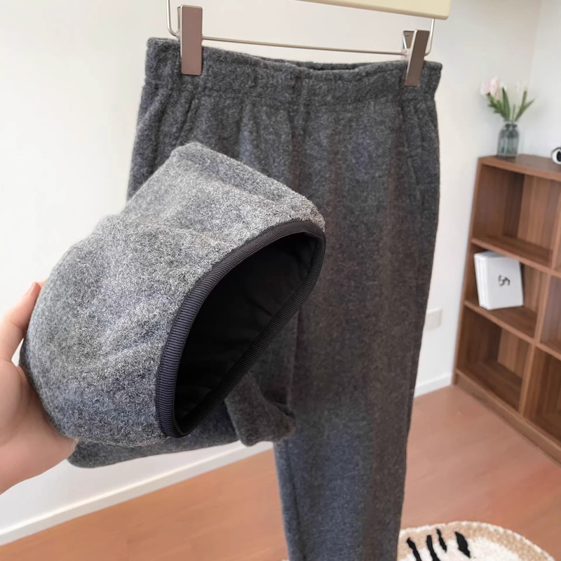 A Very Fashionable Pant Style~~Cuffed Pants Are Suitable for Pairing with Short Boots. Thick, Fleece-Lined Woolen Gray Trousers for Autumn and Winter A Very Fashionable Pant Style~~Cuffed Pants Are Suitable for Pairing with Short Boots. Thick, Fleece-Lined Woolen Gray Trousers for Autumn and Winter