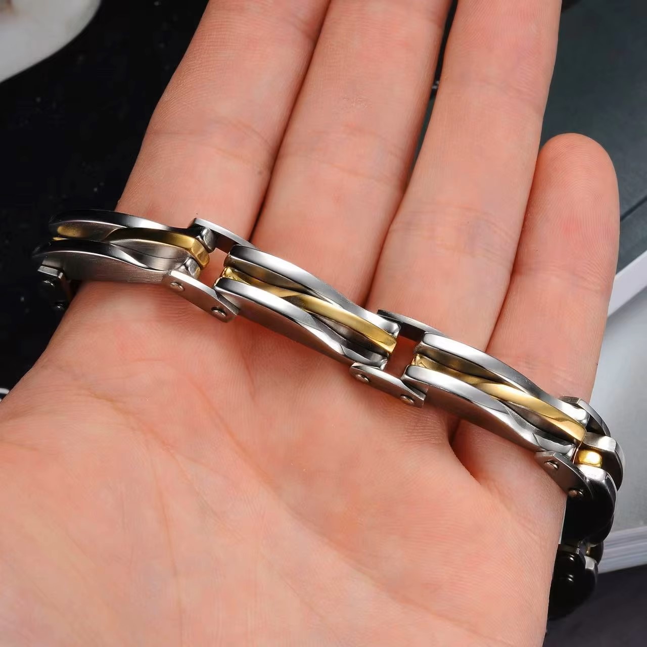 Minimalist Men's Titanium Steel Bracelet With Diamond Texture_voghion.com