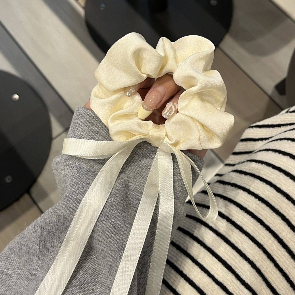 Satín coreano anillo de cabello de intestino grande mujer de moda cuerda de cabeza de alta calidad temperamento flor de cabello bola de cabello toque de cabeza