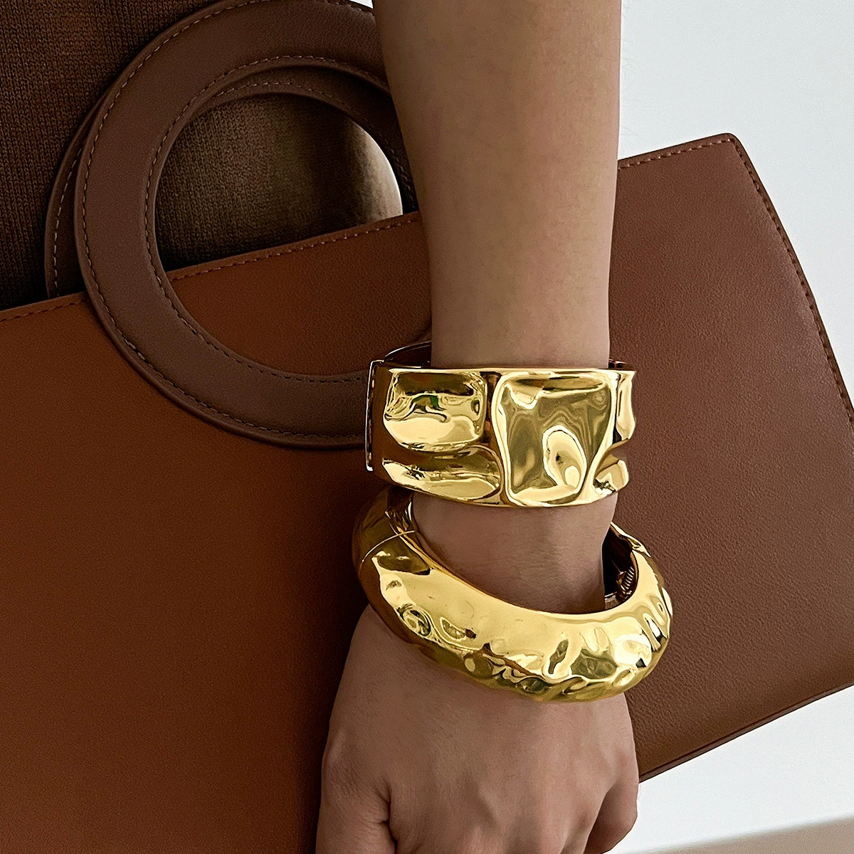 Европейские и американские трансграничные украшения модные круглые широкие пружинные браслеты высокого класса нишу нерегулярный сплав bracelet