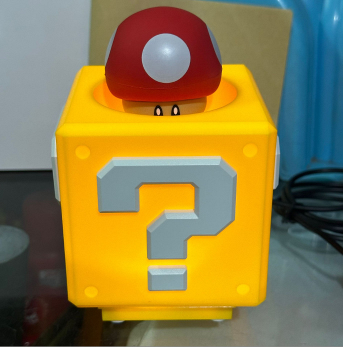 Luz con forma de signo de interrogación que mueve la lengua, luz con sonido de expresión de fantasma, luz de ambiente de juego, luz nocturna activada por voz de Toy Story.