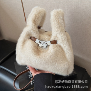 ë�q�q����Ůʽ2025�¿�ﶬ������������eëë�μ�б��ˮͰ��