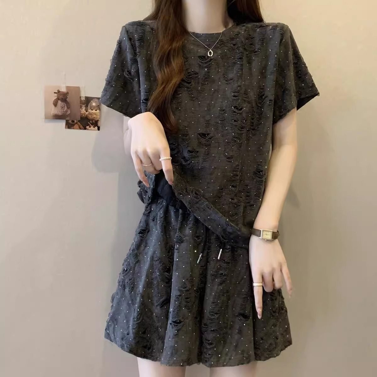Bộ mặc nhà nữ tay ngắn quần short rộng, phá lỗ đính đá, form rộng thoáng mát — Bộ đồ màu xám đậm (áo+quần), Trang phục màu hạnh (áo+quần) chi tiết 16