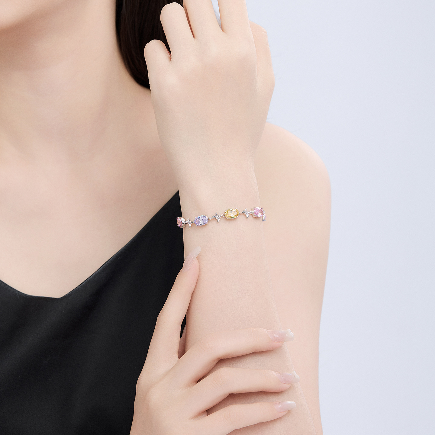 Xuping mosaico de joyas artificiales de color empalmado pulsera aleación de cobre huevo de paloma blanco lujoso ligero temperamento joyas de mano para mujeres