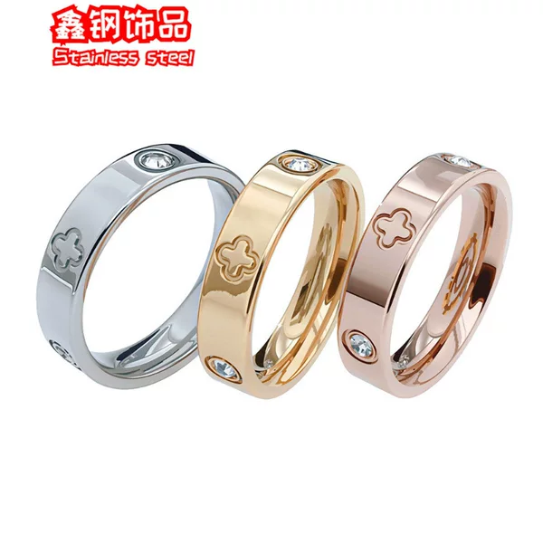 Internet Celebrity Four-Leaf Clover Titanium Steel Non-Fading Ring for Women, Plated with 18K Rose Gold, Niche Design, Ins-Style Light Luxury Couple Ring