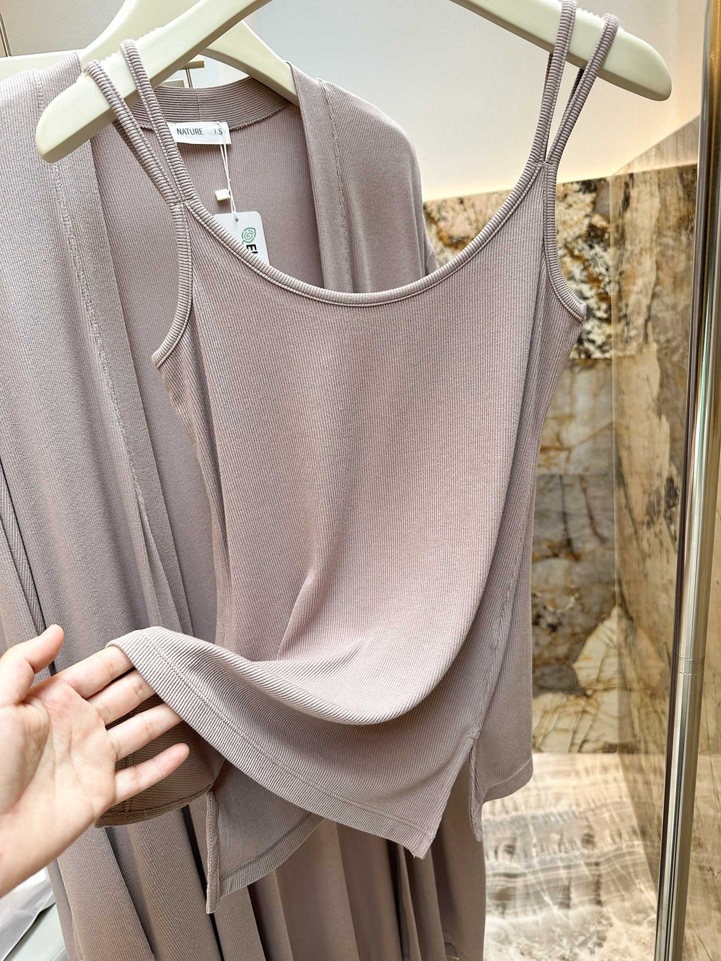 Title 18, Cardigan a coste con bretelle e pantaloni pigia...