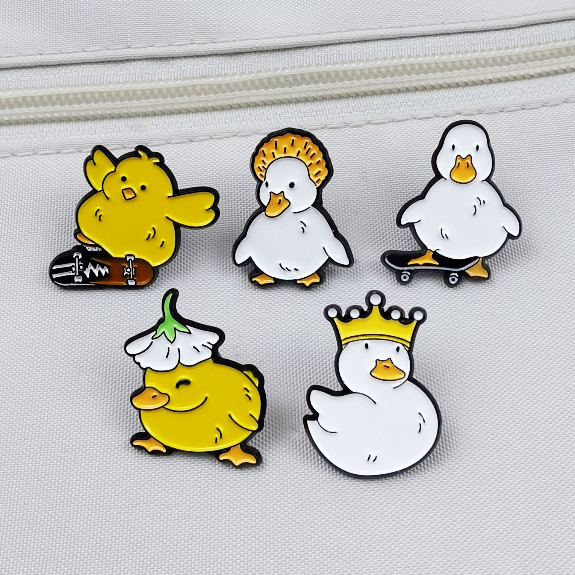 Broche de aleación de viento de ins creativo Insignia de ropa de pato de pollo de dibujos animados lindo para hombres y mujeres, decoración de bolsos, joyería de alfiler image 3
