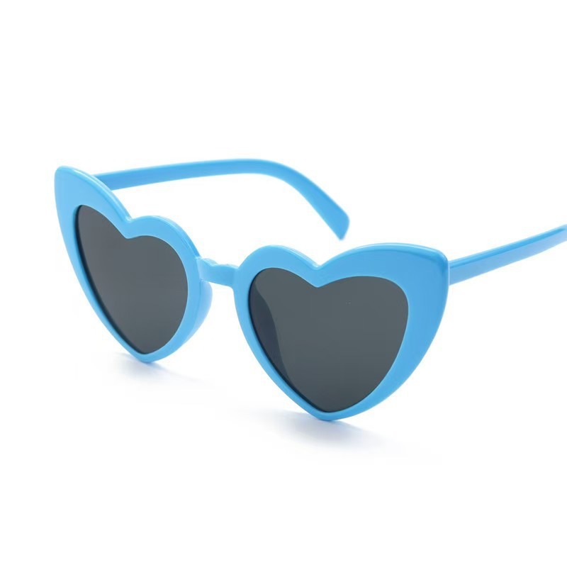 Gafas de sol para mujer de amor de forma especial de fiesta, nuevo modelo 2025 para Europa/América, estilo de moda viral que afina el rostro.