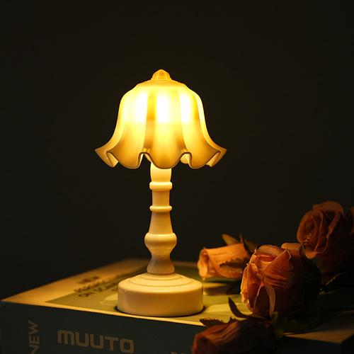 Cross-border European-style fine-line small platform lamp retro LED night light small palace lamp bedside bedroom decoration ornament ambient light