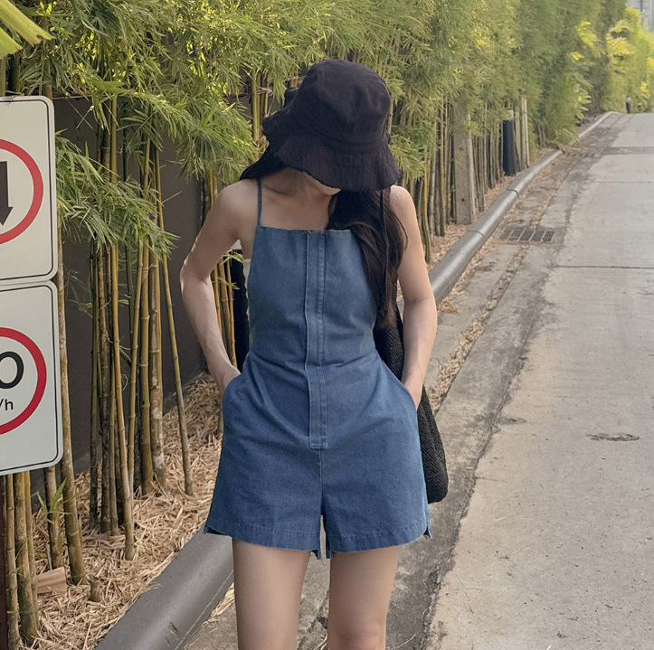 2025 Summer Korean Chic Cross Thin Straps Elastic Waist Lace-Up Zipper Style Backless Denim Suspender Shorts 2025 Summer Korean Chic Cross Thin Straps Elastic Waist Lace-Up Zipper Style Backless Denim Suspender Shorts