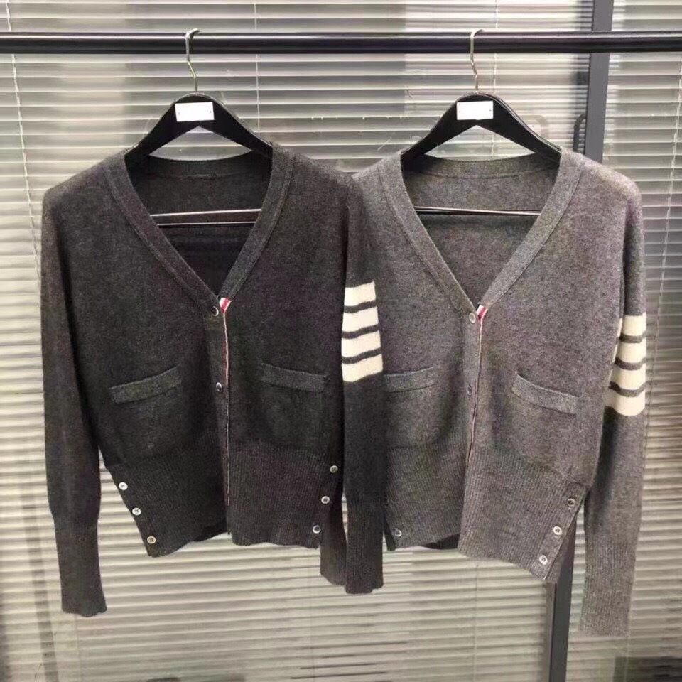 淘宝微商代理TB羊绒开衫男女情侣针织衫修身V领毛衣外套一件代发