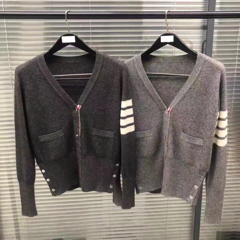 Taobao Micro-Business Agent Tb Cashmere Cardigan for Men and Women, Couple Style Knitwear, Slim Fit V-Neck Sweater Jacket Wholesale Taobao Micro-Business Agent Tb Cashmere Cardigan for Men and Women, Couple Style Knitwear, Slim Fit V-Neck Sweater Jacket Wholesale
