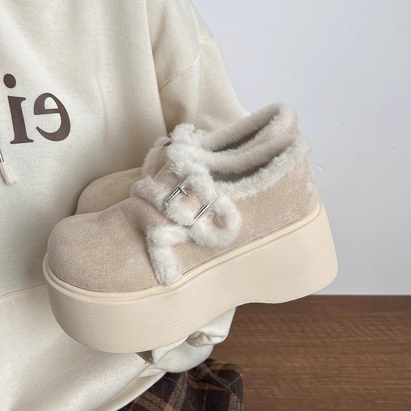 Aumentar la altura de calentamiento de los zapatos de algodón de fondo grueso para mujeres 2026 nuevo invierno retro en línea explosión de zapatos de lana gruesa