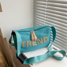 运动包包女包新款2024大容量旅行斜挎包唯美健身枕头包休闲单肩包